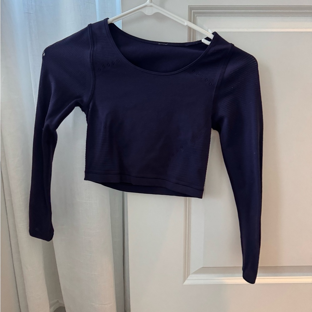Very breathable deep purple Lulu workout top